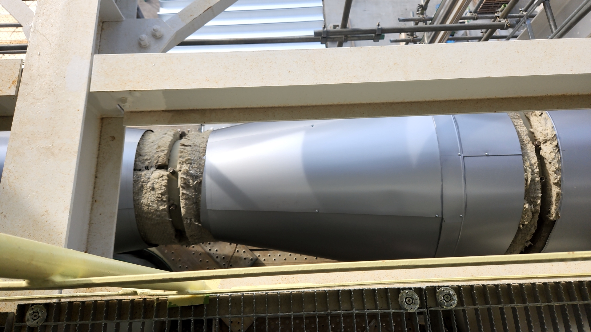 熱絶縁工事業の施工例 - 配管ラッキング工事